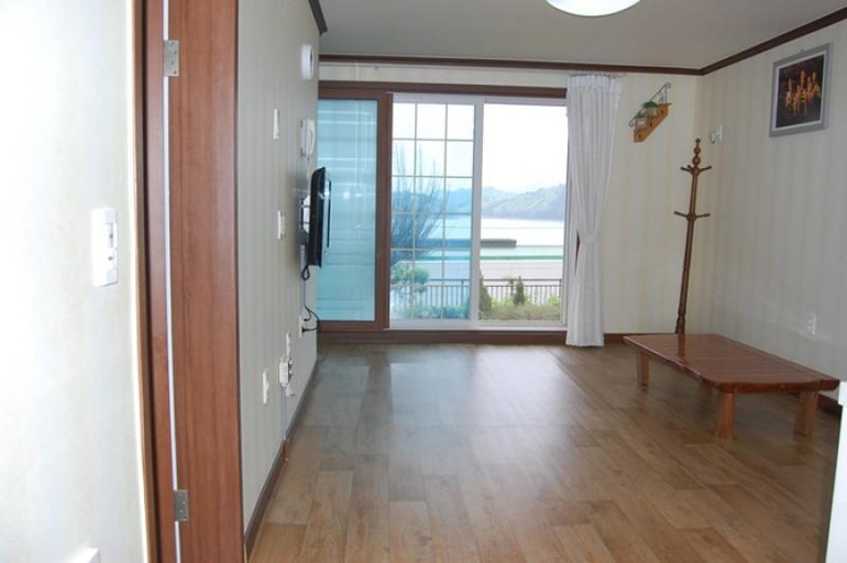 Exterior & Views 2, Namhae Yeoubi Pension, Namhae