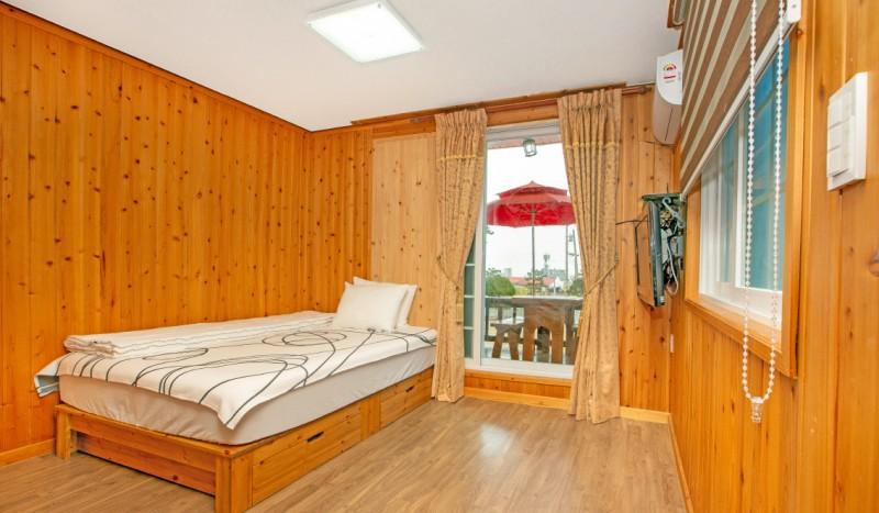 Bedroom 2, Taean Mallipo Wave Sound Pension, Taean
