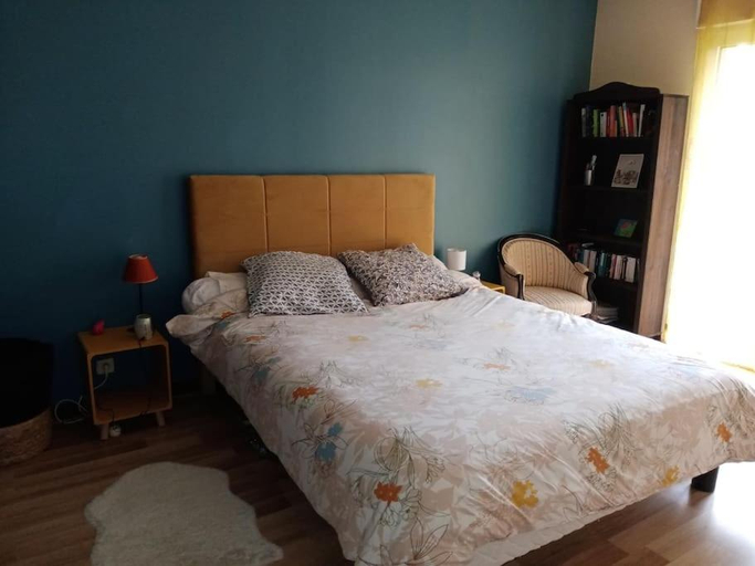 Bedroom 2, Villa familiale entre ville et nature, Loire
