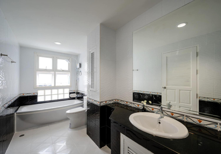 Bathroom 3, Brand new modern pool villa,RCA, cabaret show, Chatuchak, jodd fair, Chatuchak