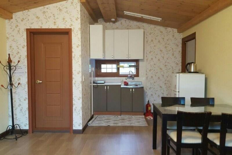 Dining Room 3, Hongcheon Pine Fragrance Pension, Chuncheon