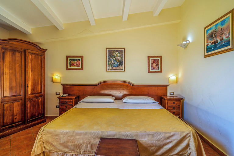 Bedroom 4, Hotel Mediterraneo, Syracuse