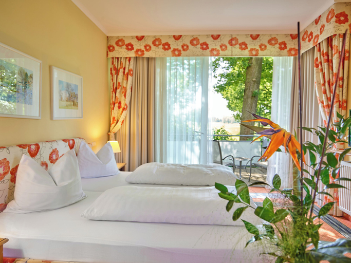Bedroom 4, Golfhotel Gutshof Penning, Passau
