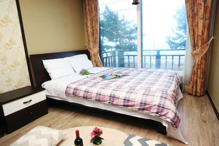 Bedroom 3, Yangyang Geobukbawi Pension, Yangyang