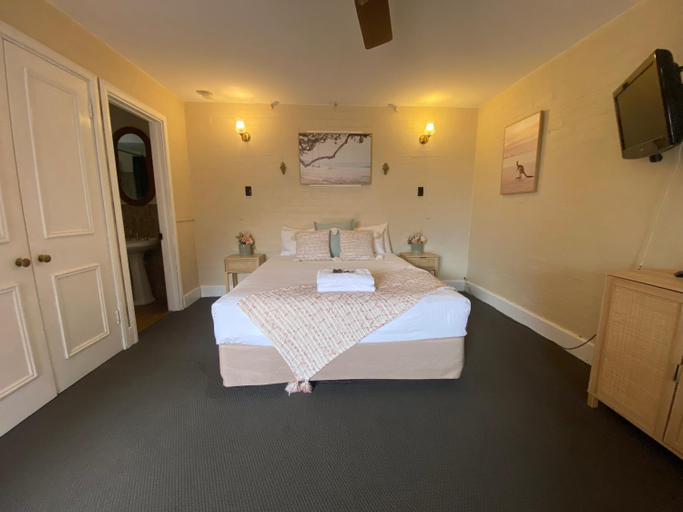 Bedroom 13