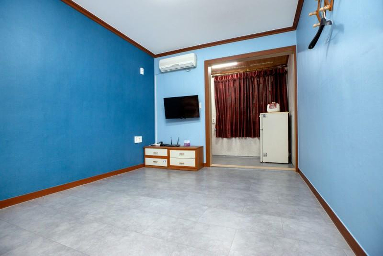 Others 3, Taean Cheongsa Chorong Pension, Taean