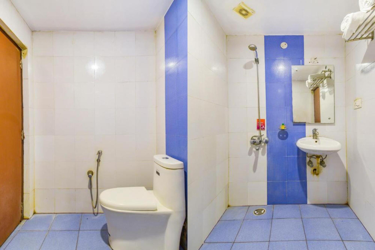 Bathroom 4, FabHotel Deccan Heritage - Abids, Hyderabad