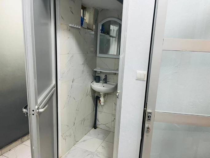 Bathroom 2, Taxawou, Dakar