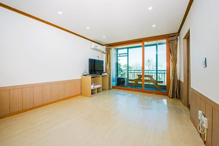 Others 3, Daebudo (Yeongheungdo) Sea Sunset Spa Pension, Ongjin