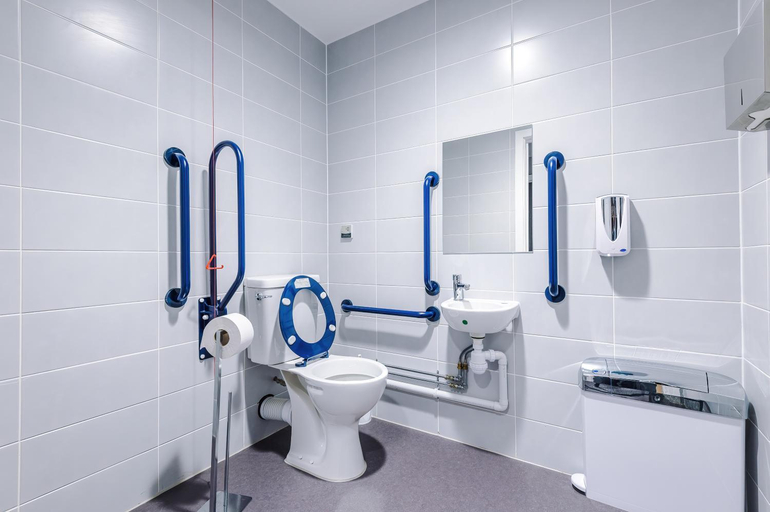 Bathroom 2, Hilltop Serviced Apartments - Sheffield, Sheffield