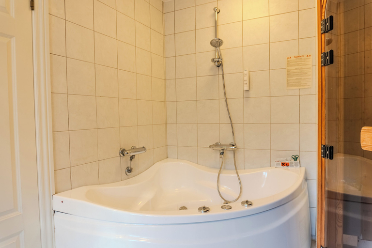 Bathroom 4, Hotel Palads Apartments, Viborg