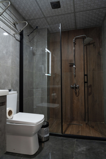 Bathroom 25