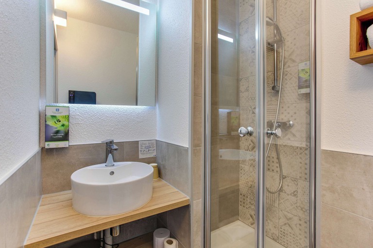 Bathroom 4, Sure Hotel by Best Western Sarlat-la-Caneda, Dordogne