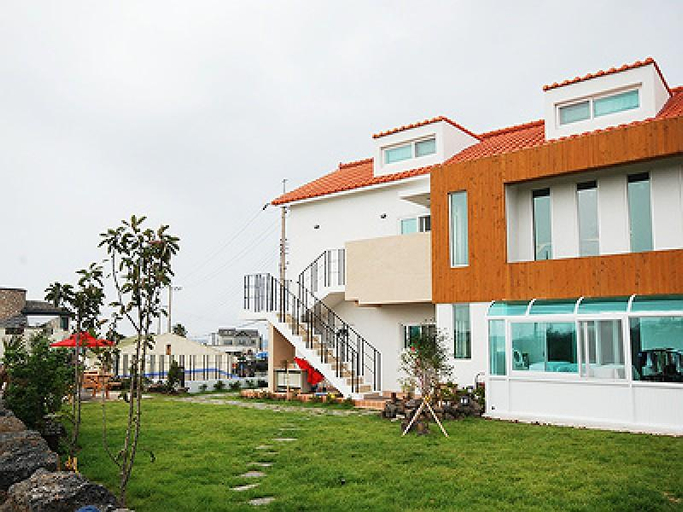 Exterior & Views, Jeju Byeolbaram Pension, Jeju