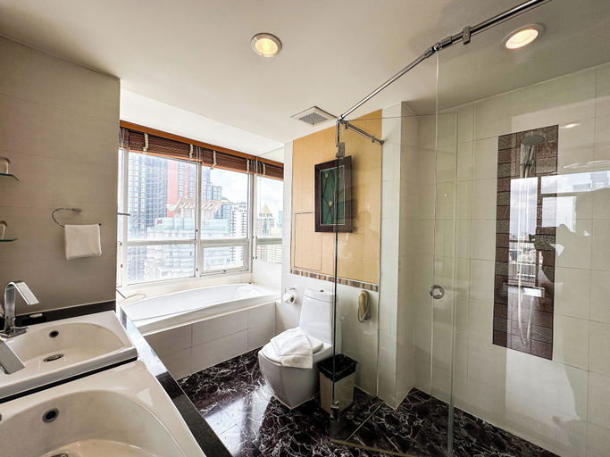 Bathroom 10