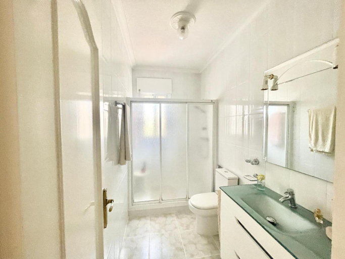 Bathroom 5, Villa Azul Ciudad Quesada by Villas&You, Alicante