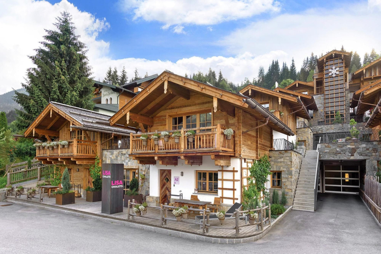Exterior & Views