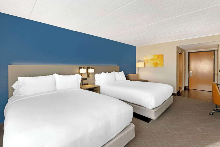 Bedroom 3, Comfort Inn & Suites Arlington Heights - Schaumburg, Cook
