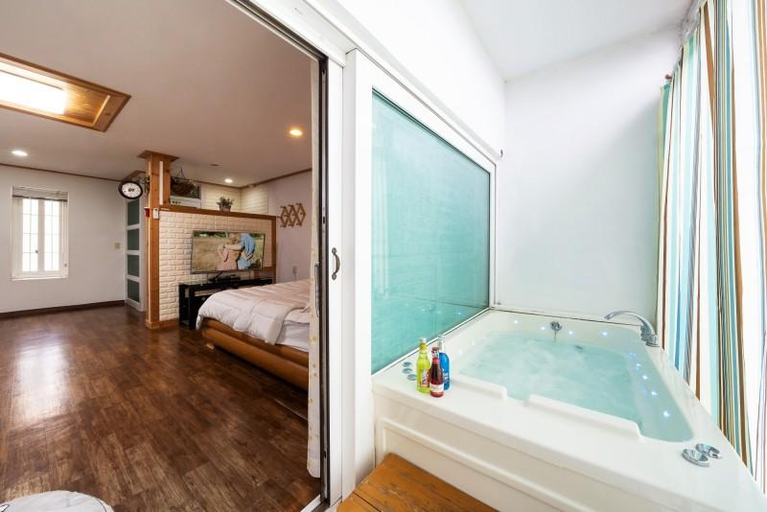 Bedroom 2, Ganghwa Island Seolreim Spa Pension, Ganghwa
