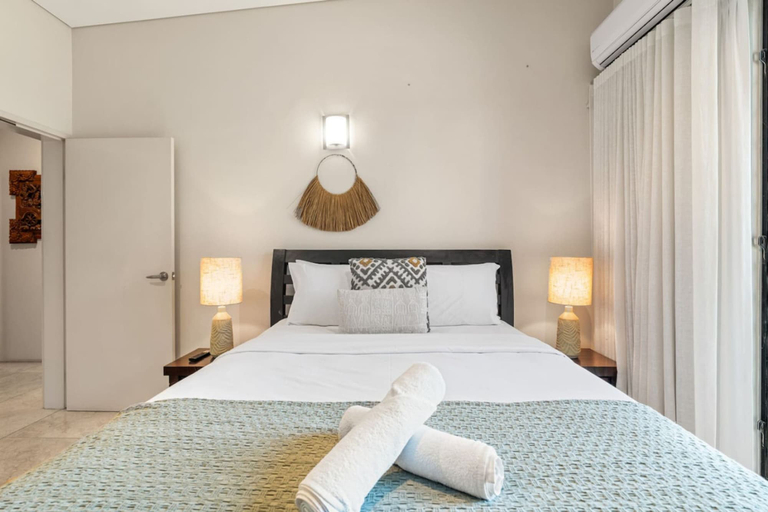 Room 5, Water-front Paradise Pool - BBQ - Balcony Dining, Darwin