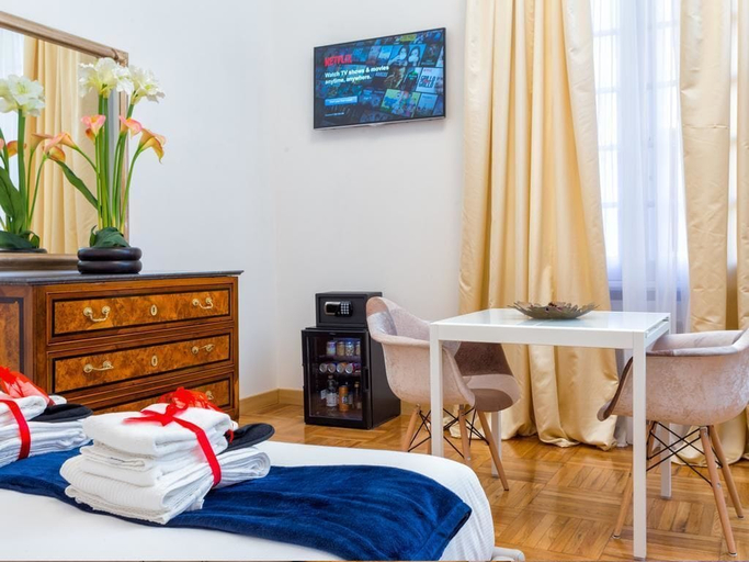 Bedroom 5, Queen Palace Suites, Rome