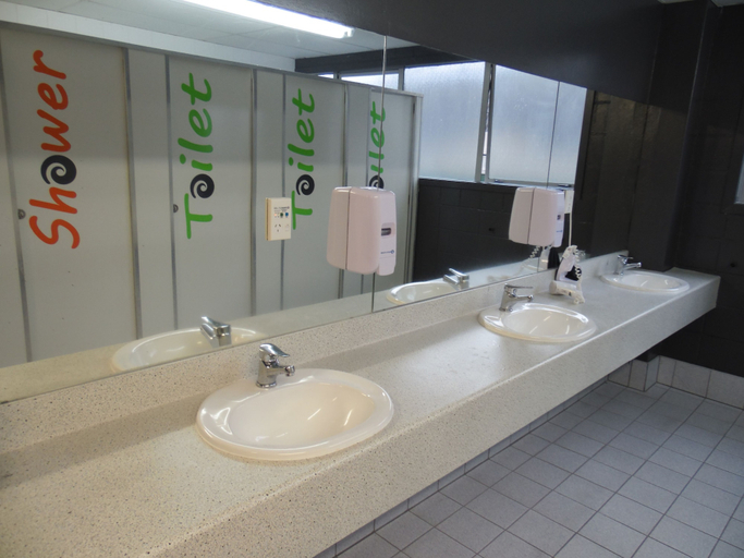 Bathroom 4, Rock Solid Backpackers Rotorua, Rotorua