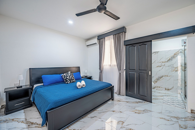 Bedroom 2, Oz Hotel & Sports Bar, Garabito