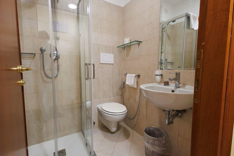 Bathroom 3, Hotel Terminal NEW, Roma