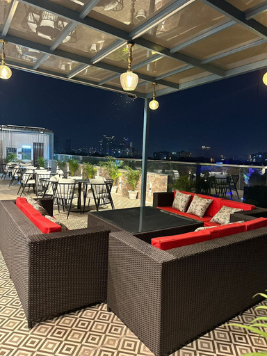 Food & Drinks 5, The Crown Prince, Gautam Buddha Nagar