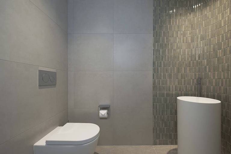 Bathroom 10