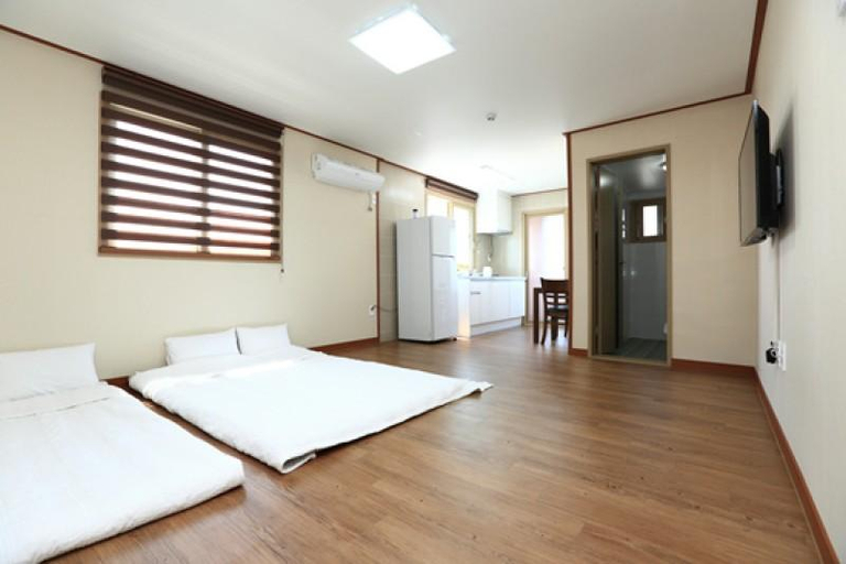 Bedroom 3, Jeju Eunbada Pension, Jeju