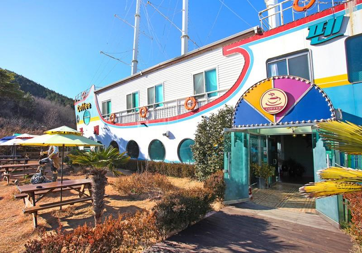 Exterior & Views 1, Pohang Sailing Cafe Pension, Pohang