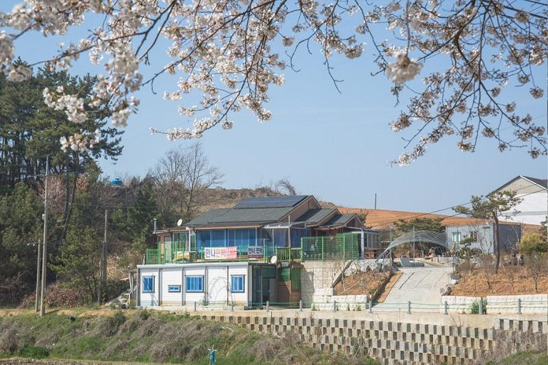 Others 5, Taean Manna Pension, Taean