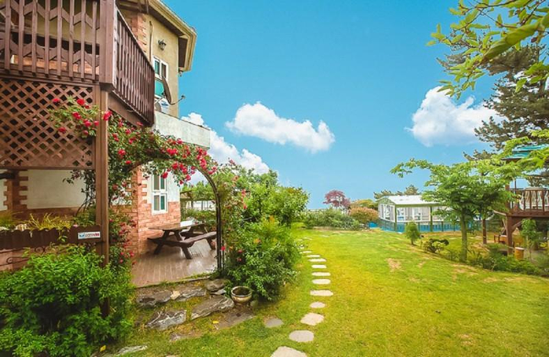 Others 2, Taean Padaya Pension, Taean