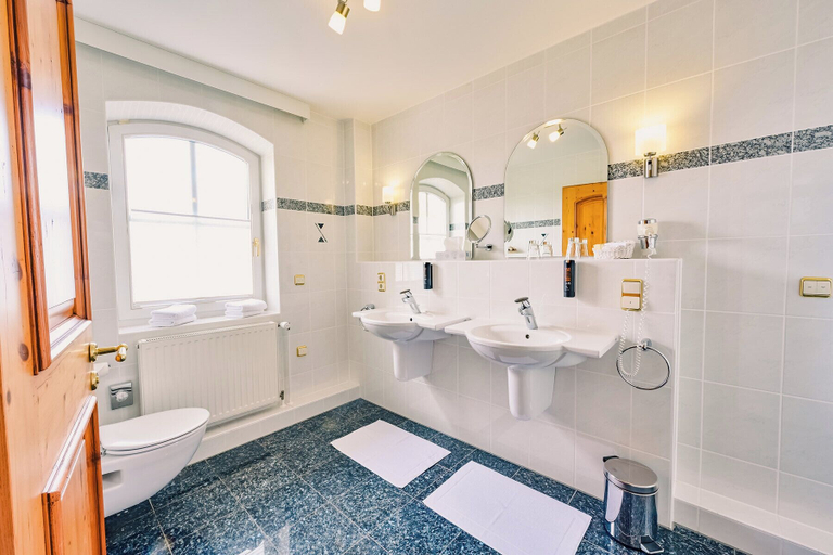 Bathroom 5, Schloss Hotel Holzrichter, Märkischer Kreis