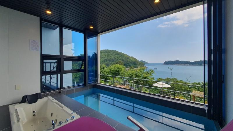 Others 2, Namhae Haedameun Pension, Namhae