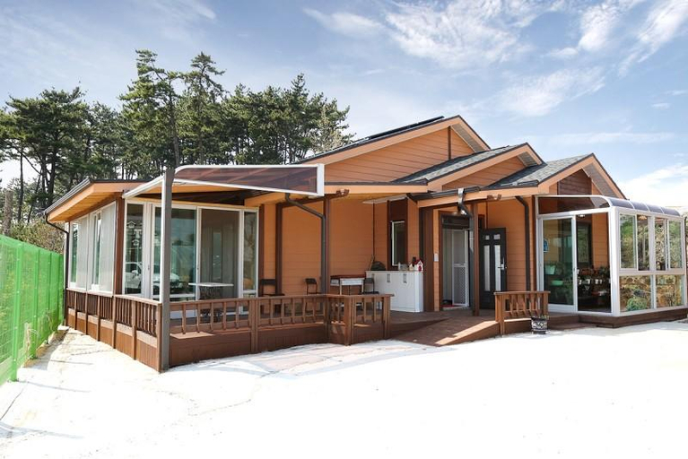Others 2, Taean Manna Pension, Taean