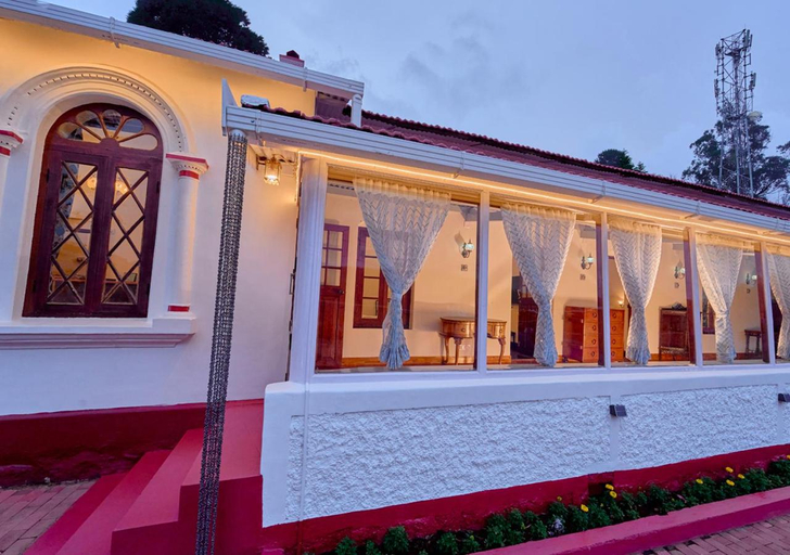 Exterior & Views