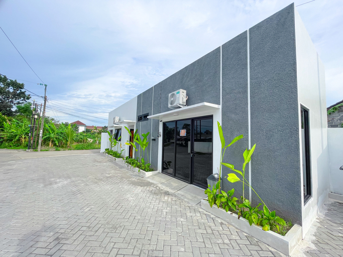 Exterior 11