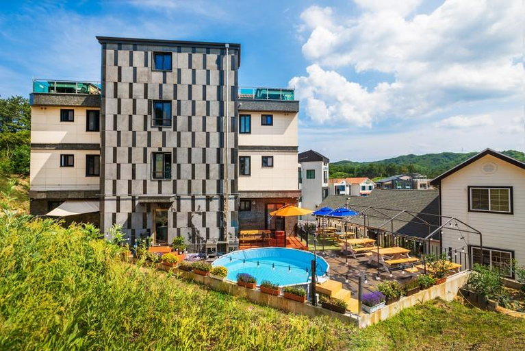 Exterior & Views 1, Samcheok Jangho Top Pension, Samcheok