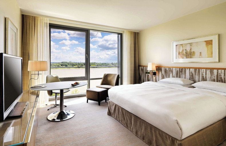 Bedroom 4, Hyatt Regency Mainz, Mainz