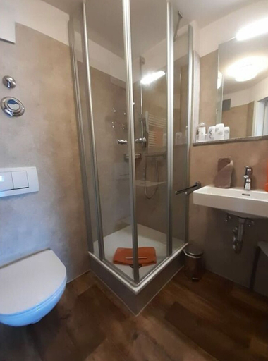 Bathroom 2, Huis Hochfirst Appartement 20, Breisgau-Hochschwarzwald