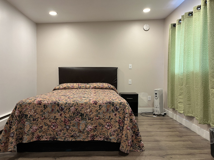 Bedroom 2, Kluane Park Inn, Yukon