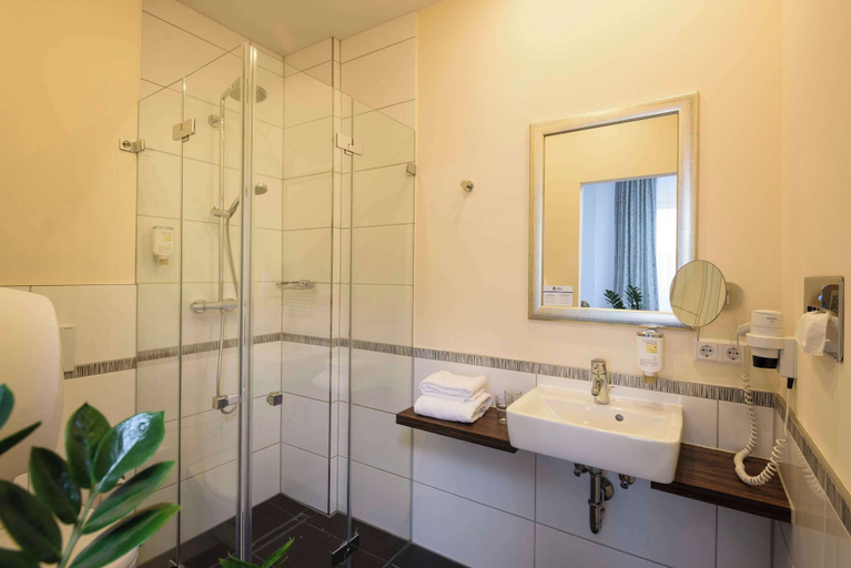Bathroom 4, Best Western Hotel Lamm, Konstanz