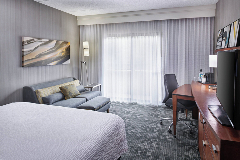 Bedroom 4, Courtyard by Marriott Chicago Oakbrook Terrace, Dupage