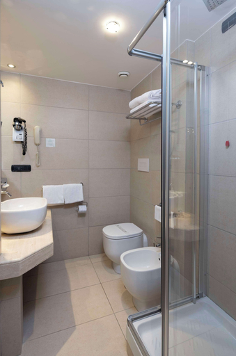 Bathroom 28