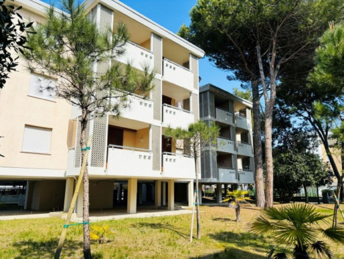 Others 4, Modern flat in a building with garden, Venezia