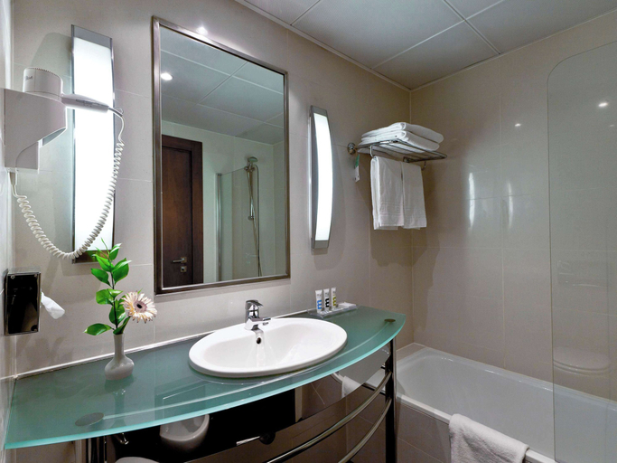 Bathroom 10