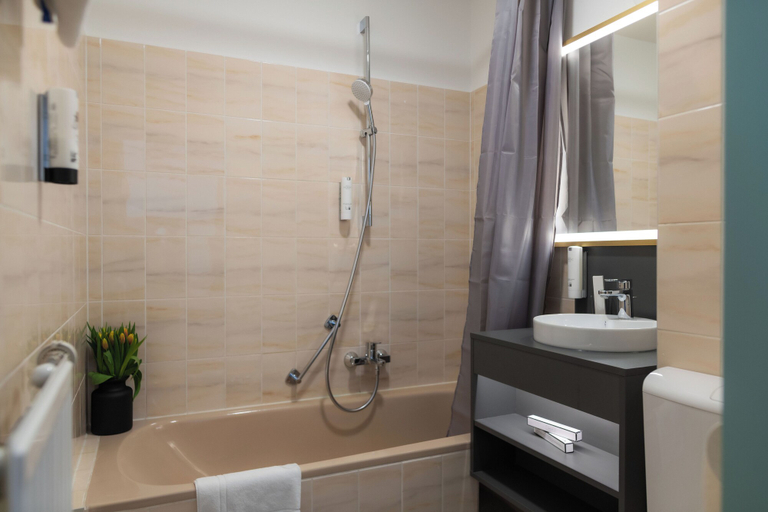 Bathroom 4, Florum Hotel, Wien