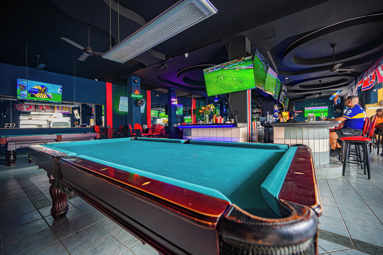 Food & Drinks 4, Oz Hotel & Sports Bar, Garabito